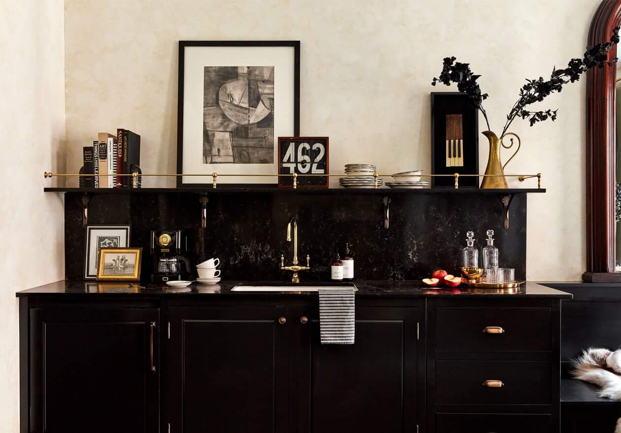 GUILDHOUSE_alice-room-kitchen-black-nordroom