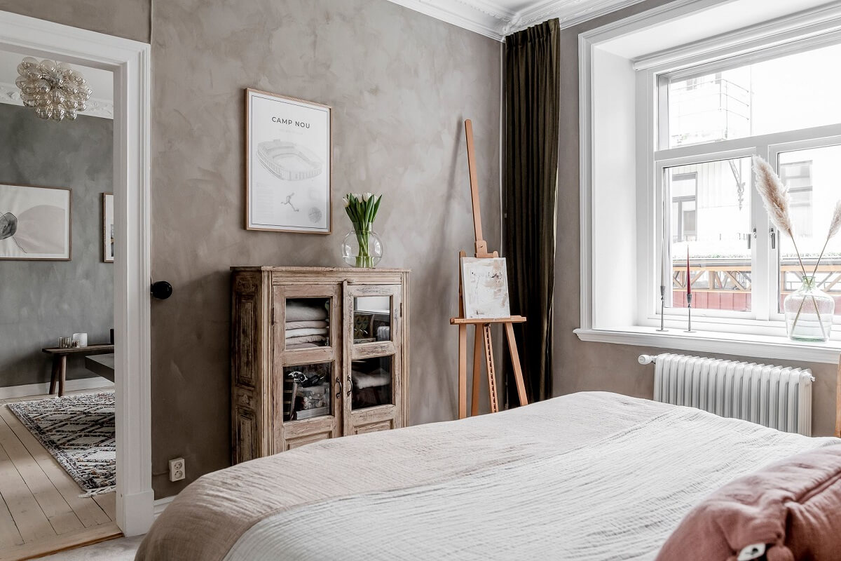 bedroom-beige-plaster-walls-scandinavian-home-nordroom