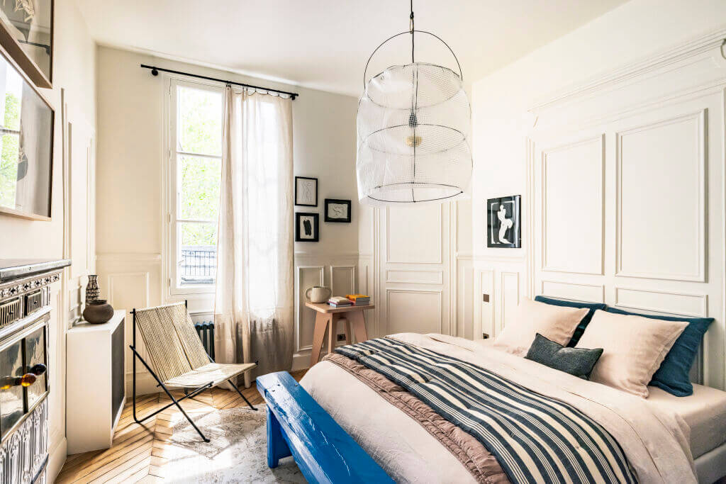 bedroom-blue-accents-merci-paris-second-residence-nordroom