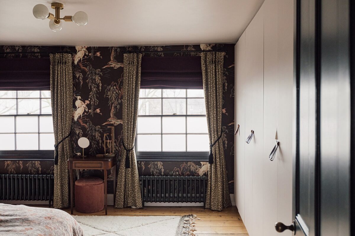 bedroom-built-in-closet-wallpaper-nordrom