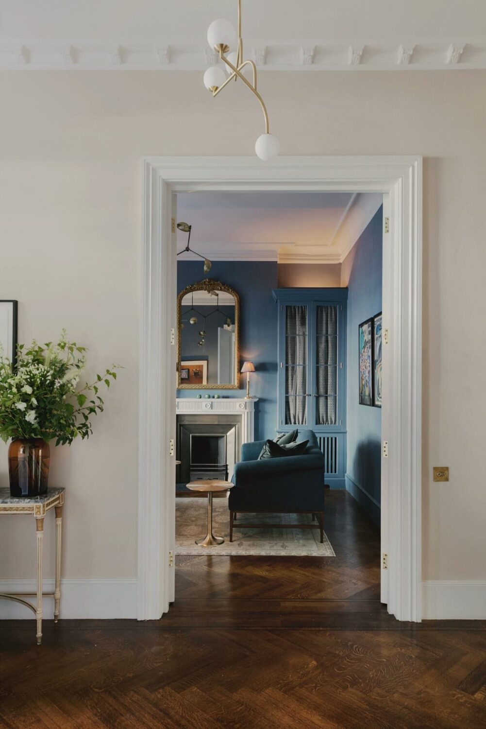 blue-sitting-room-wooden-floor-london-townhouse-nordroom