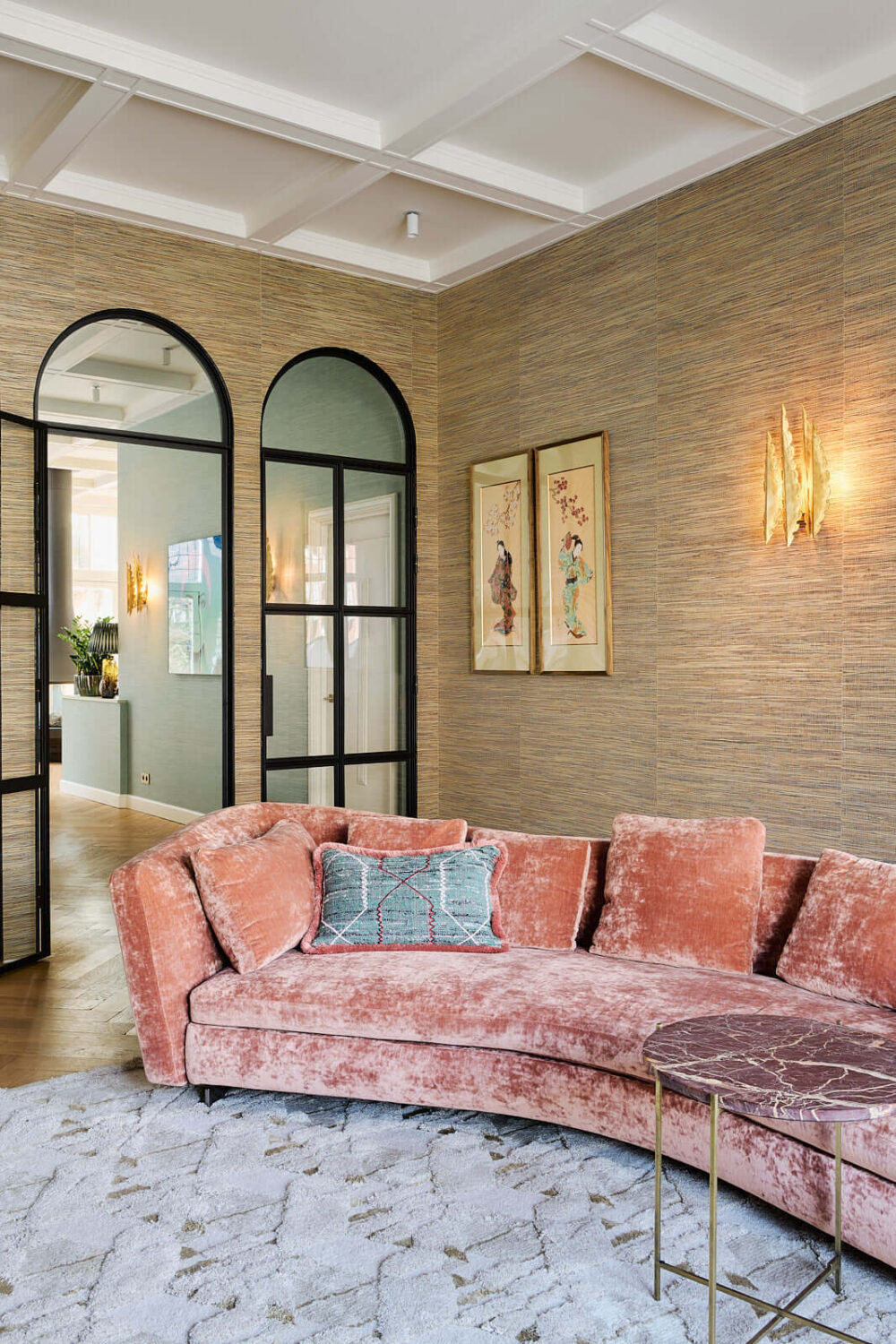 curved-sofa-textured-walls-amsterdam-villa-nordroom
