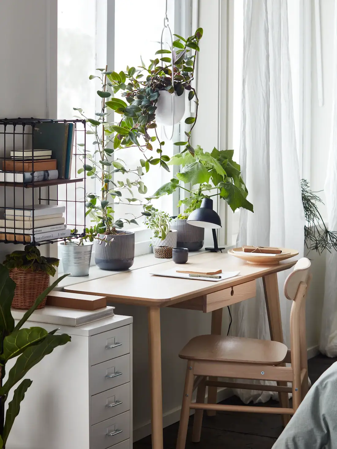 desk-in-front-of-window-bedroom-plants-nordroom