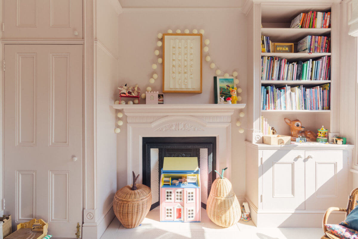 fireplace-bookshelves-kids-room-nordroom