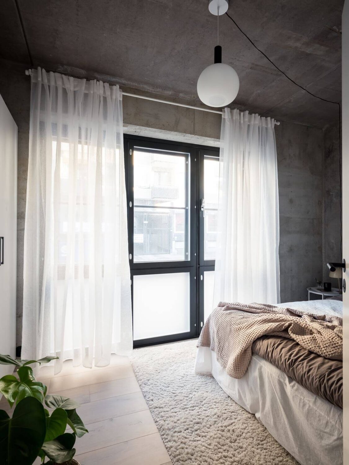 industrial-bedroom-concrete-walls-nordroom