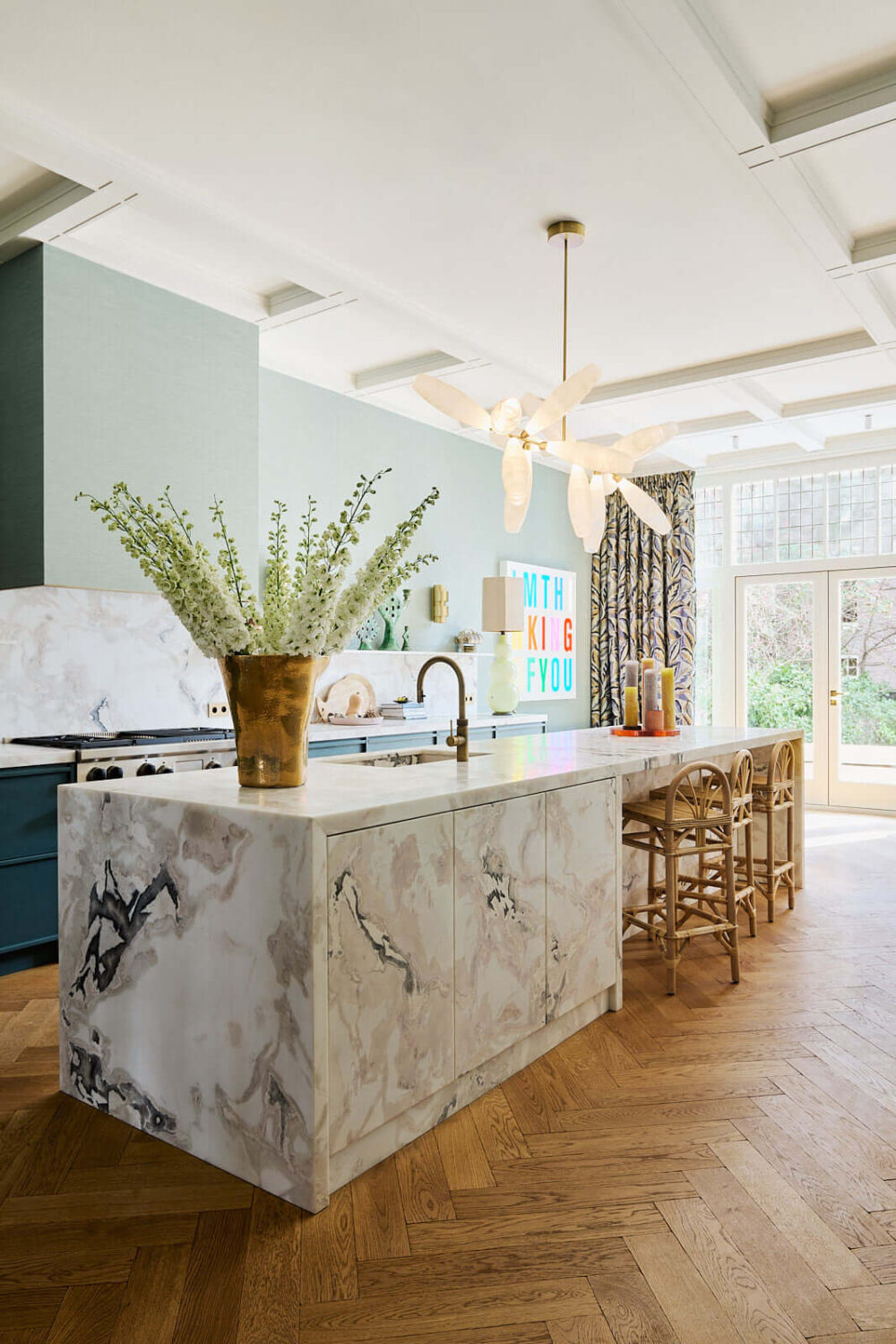 marble-kitchen-island-amsterdam-villa-nordroom