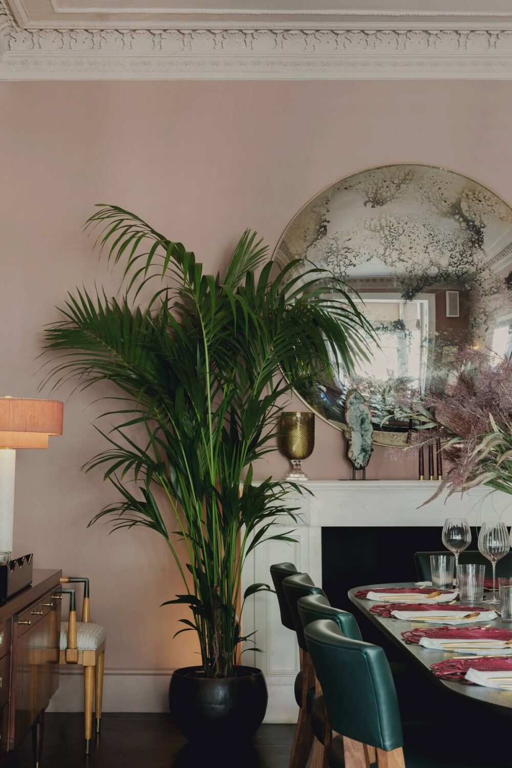 pink-dining-room-plants-round-mirror-london-townhouse-nordroom