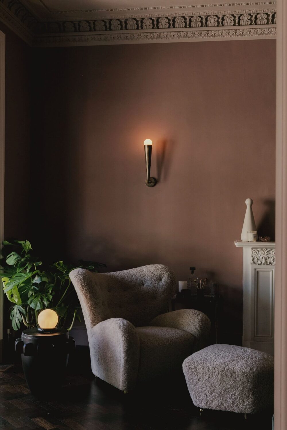 pink-sitting-room-armchair-statement-wall-lamp-nordroom