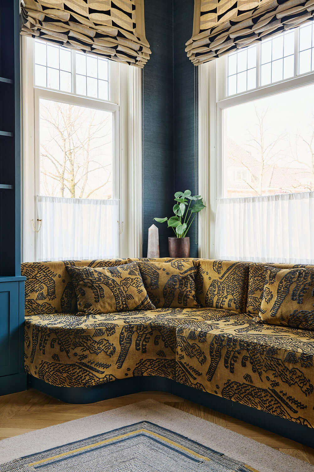 printed-sofa-window-seat-nordroom