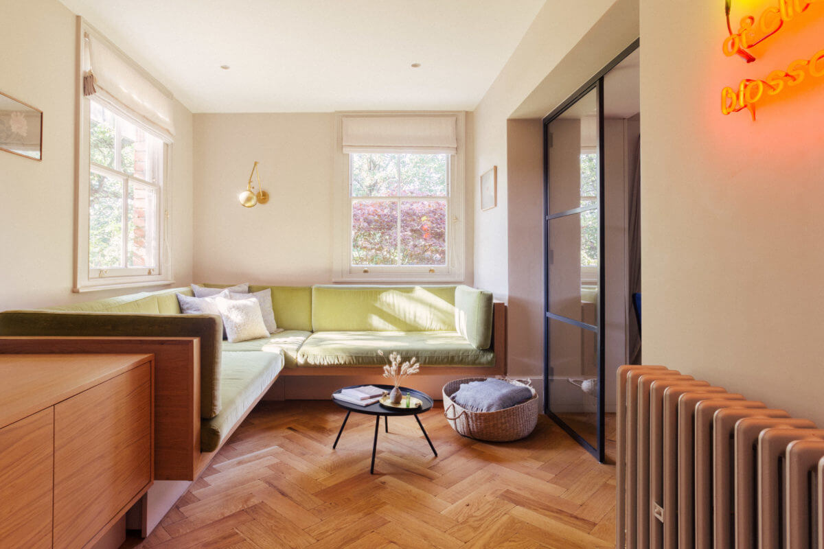 sitting-room-built-in-window-seat-family-home-london-nordroom