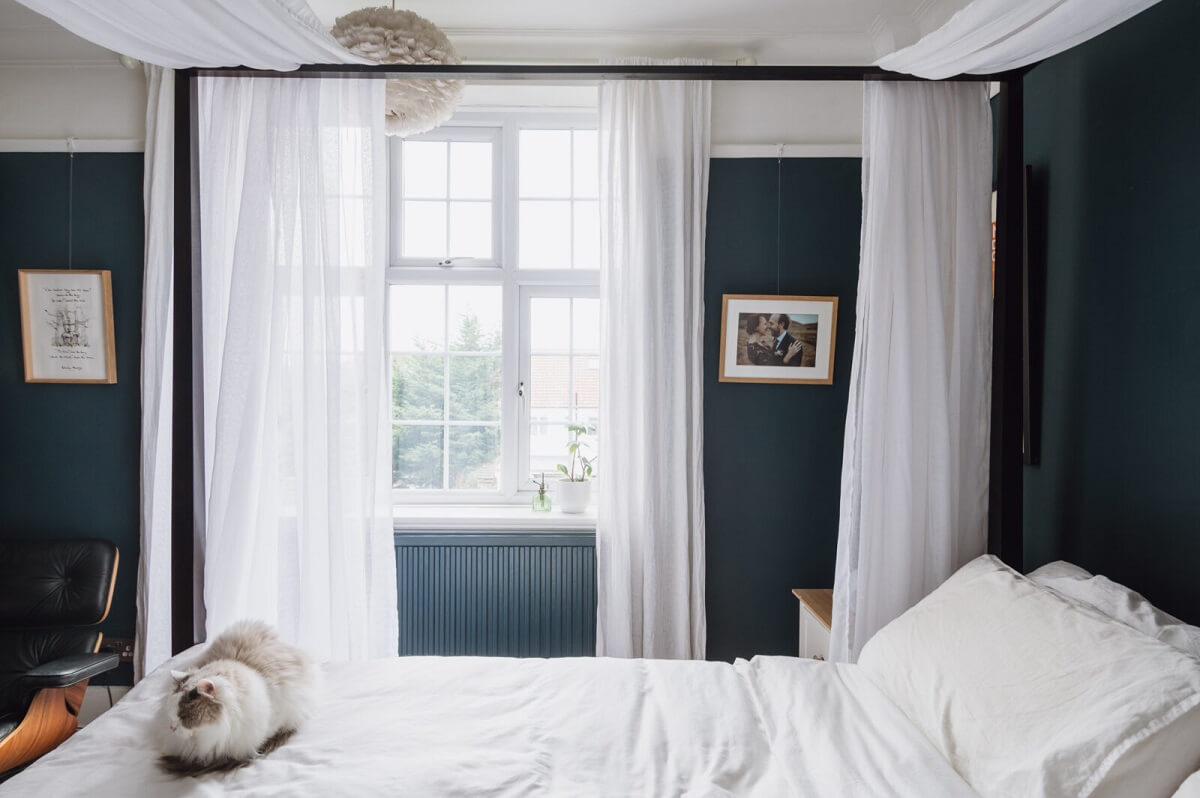 white-blue-bedroom-canopy-bed-london-apartment-nordroom