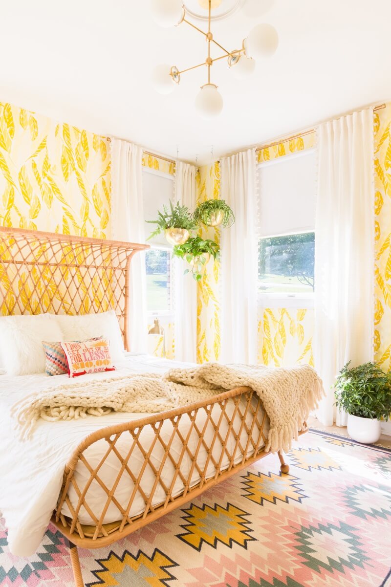 yellow-wallpaper-bedroom-sunny-bedroom-nordroom