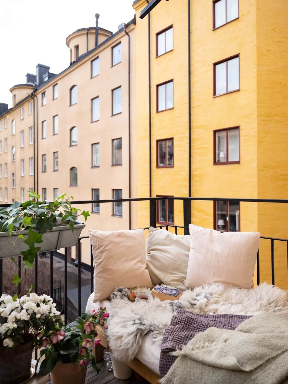 balcony-soft-scandinavian-apartment-nordroom