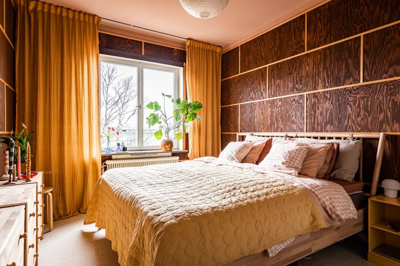 bedroom-pink-ceiling-wood-panelling-nordroom