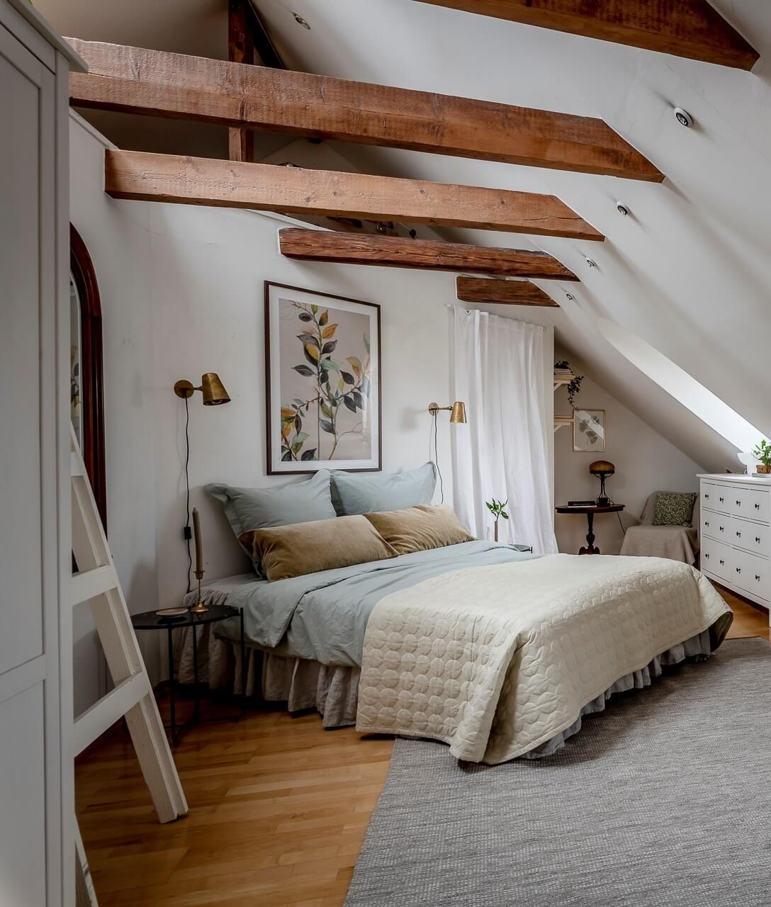 bedroom-slanted-ceiling-exposed-beams-nordroom
