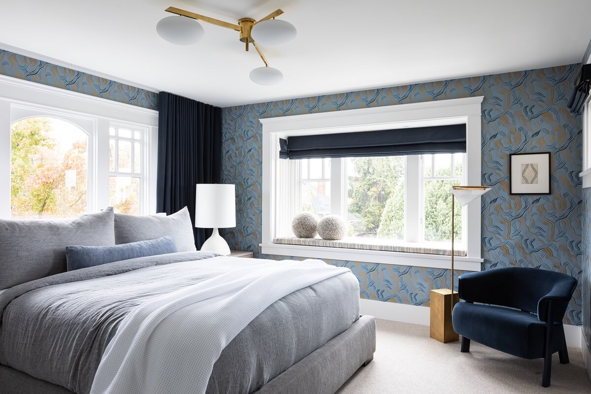 blue-bedroom-wallpaper-velvet-blue-armchair-nordroom