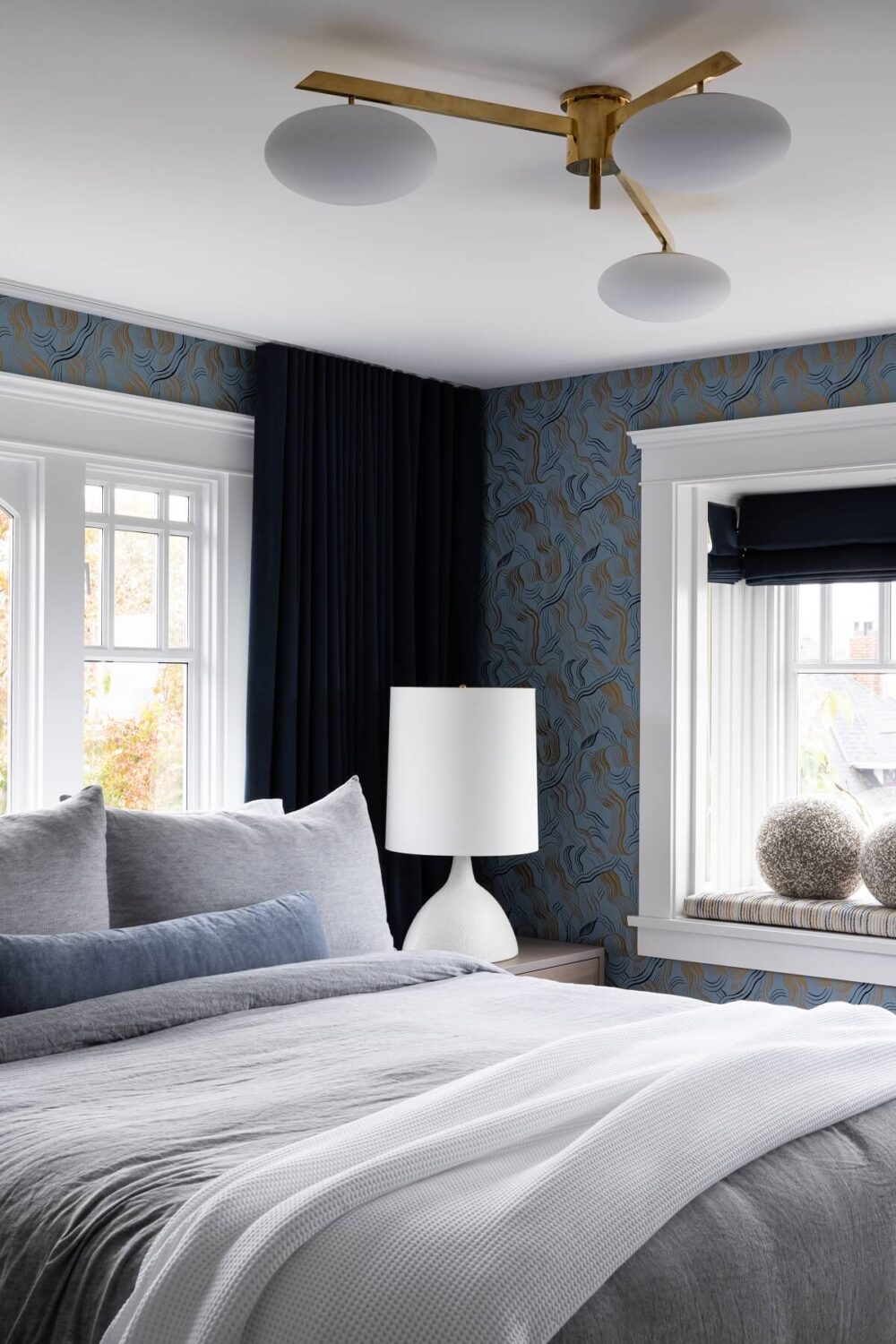 blue-wallpaper-bedroom-gillian-segal-design-vancouver-nordrom
