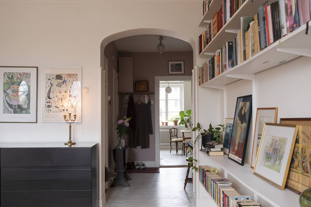 bookshelves-pink-studio-apartment-nordroom