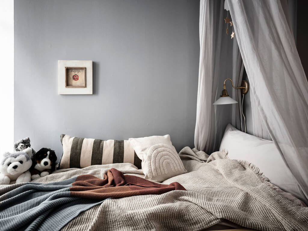 cozy-bedroom-canopy-nordroom