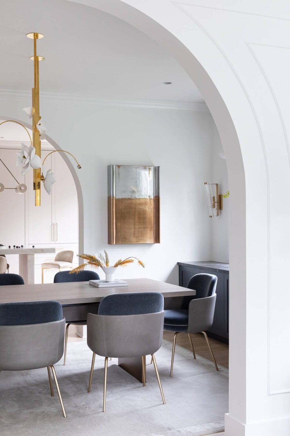 dining-room-artwork-elegant-vancouver-home-gillian-segal-design-nordroom