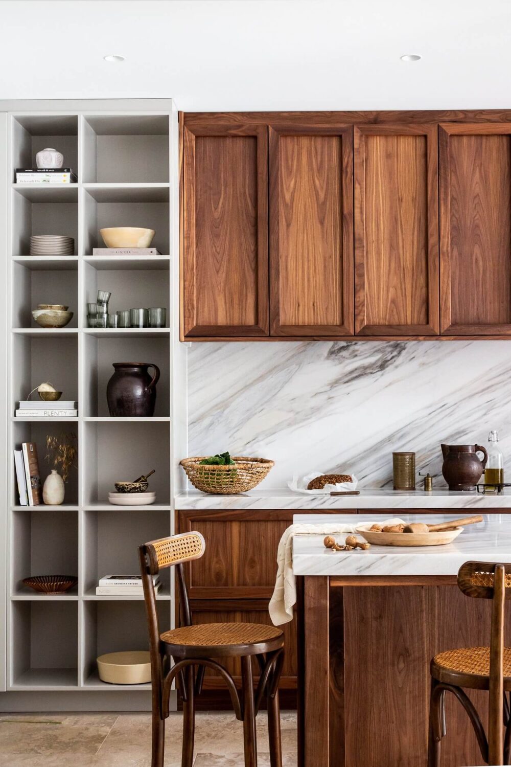 english-shaker-style-walnut-kitchen-townhouse-netherlands-nordroom