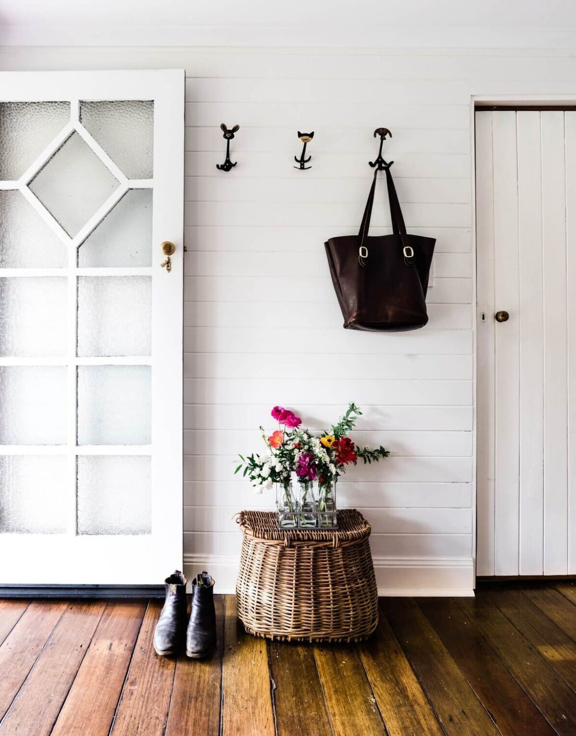 hallway-wooden-floor-airbnb-cottage-australia-nordroom
