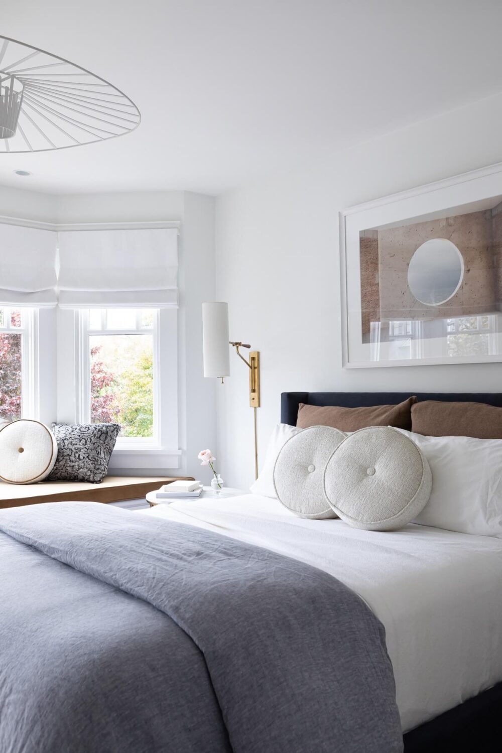 light-bedroom-window-seat-elegant-vancouver-home-nordroom
