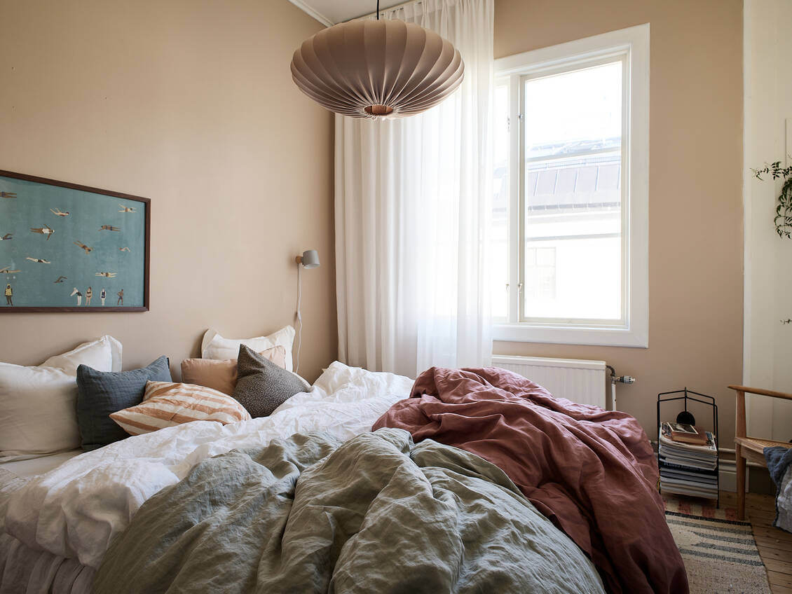 light-pink-bedroom-scandinavian-maisonette-nordroom