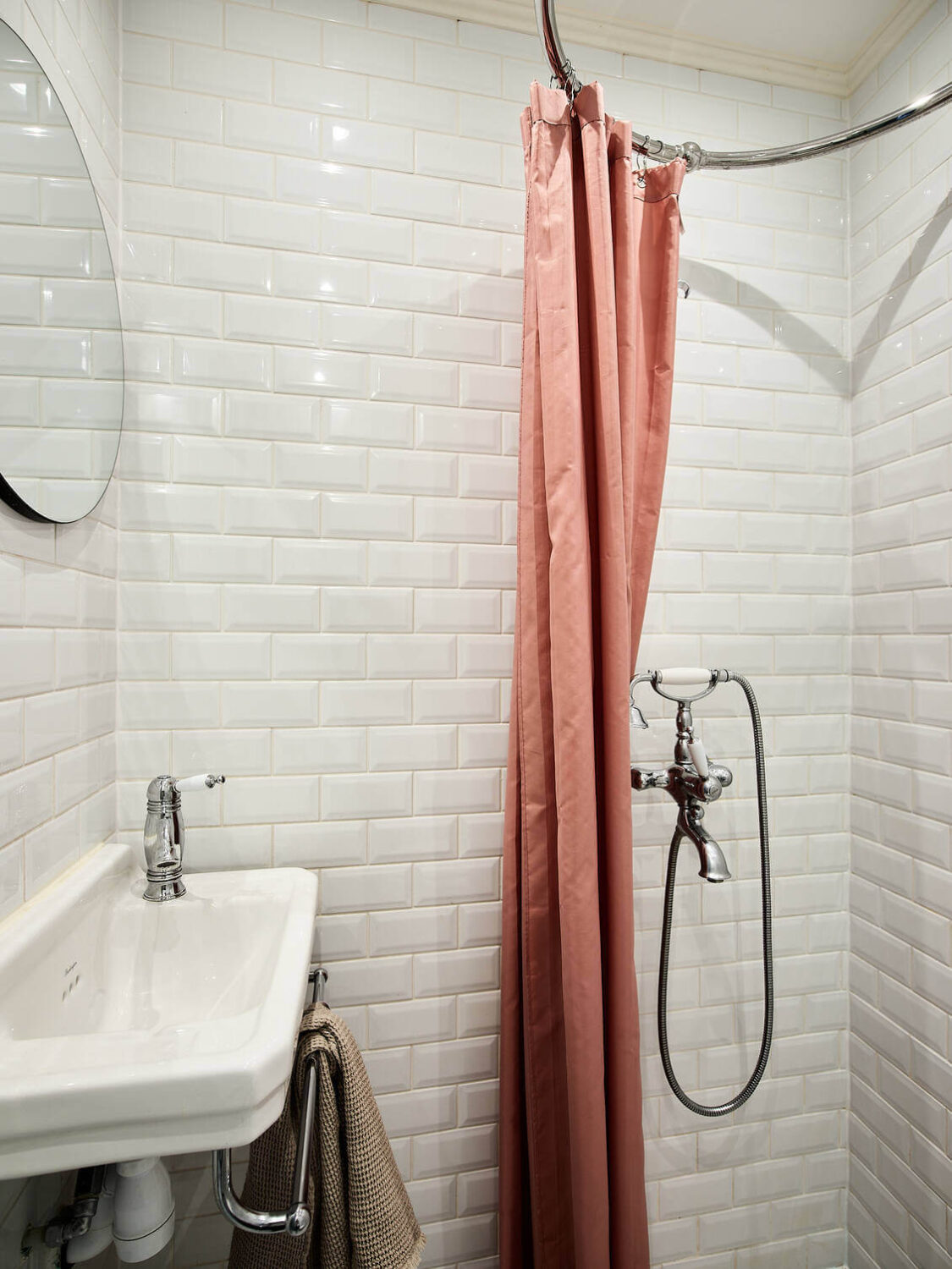 small-white-bathroom-pink-shower-curtain-nordroom