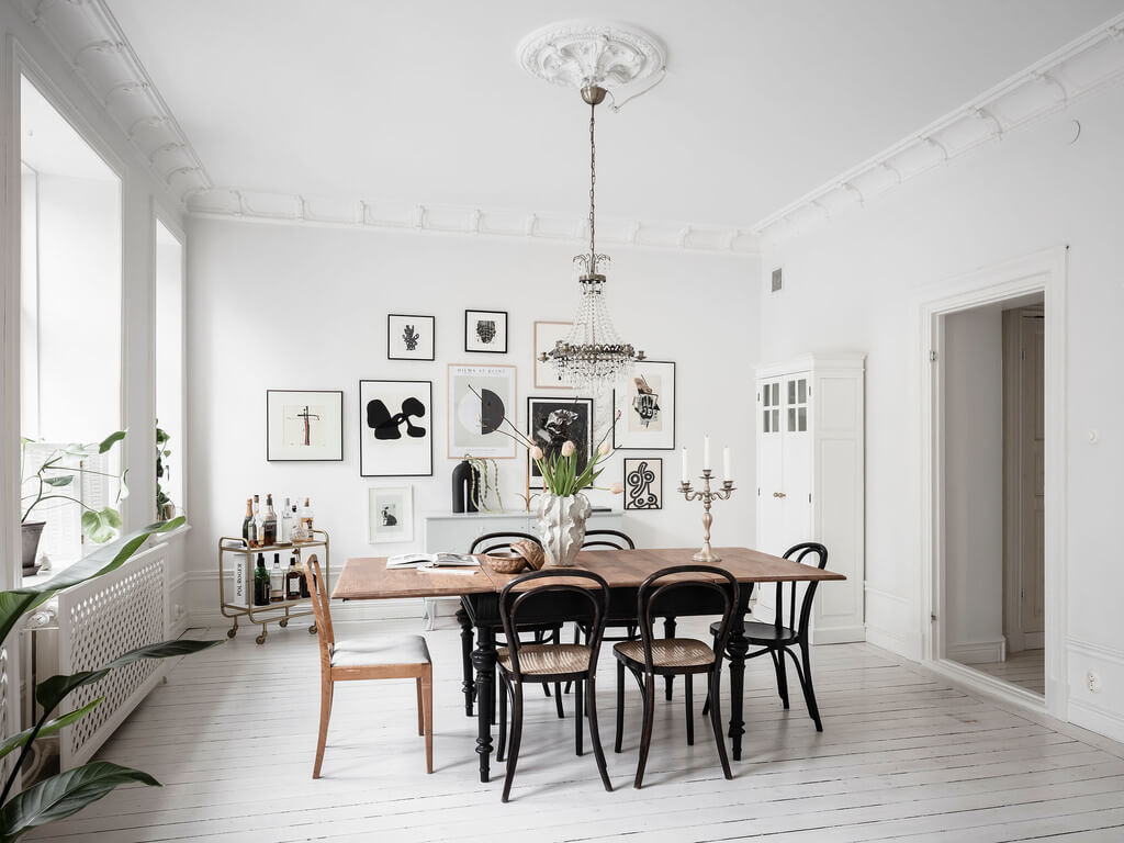 white-dining-room-gallery-wall-nordic-home-nordroom