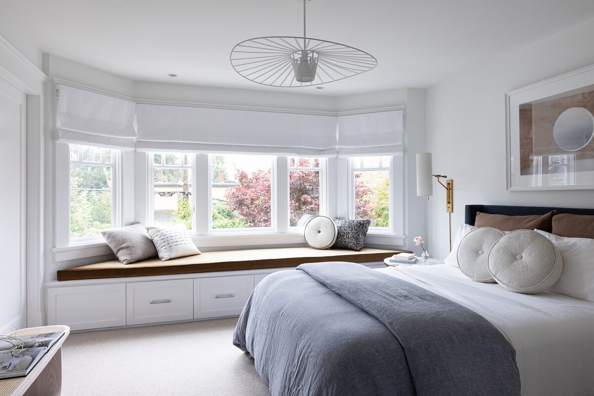window-seat-storage-bedroom-elegant-vancouver-home-gillian-segal-design-nordroom