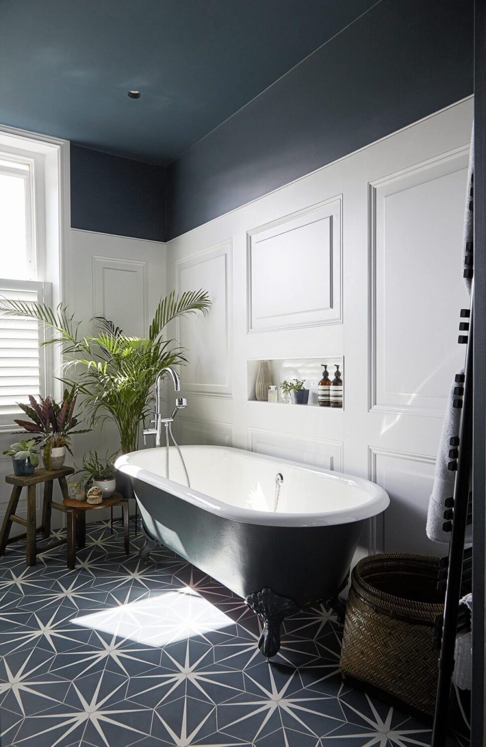 bathroom-black-painted-ceiling-freestanding-bath-star-floor-tiles-nordroom