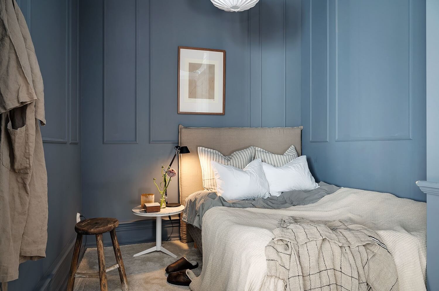 bed-alcove-blue-scandinavian-studio-apartment-nordroom