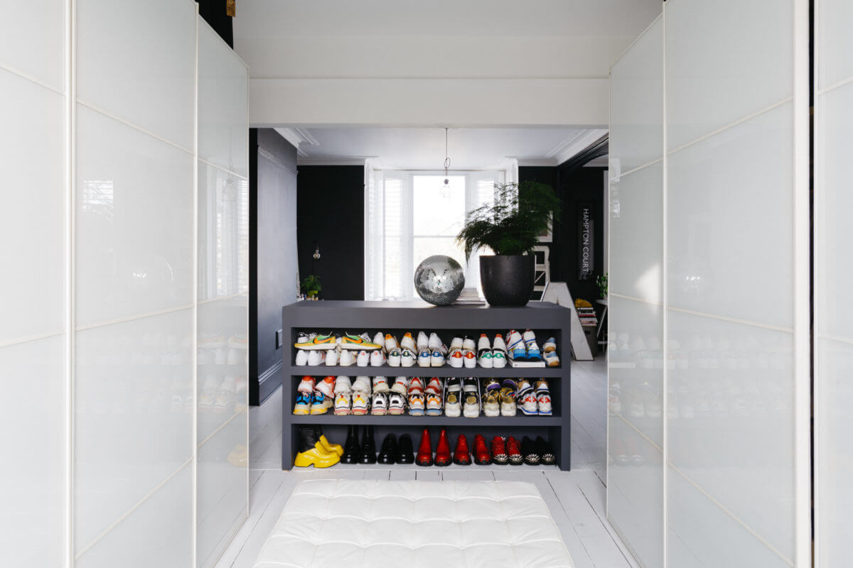 bed-headboard-storage-walk-in-closet-nordroom