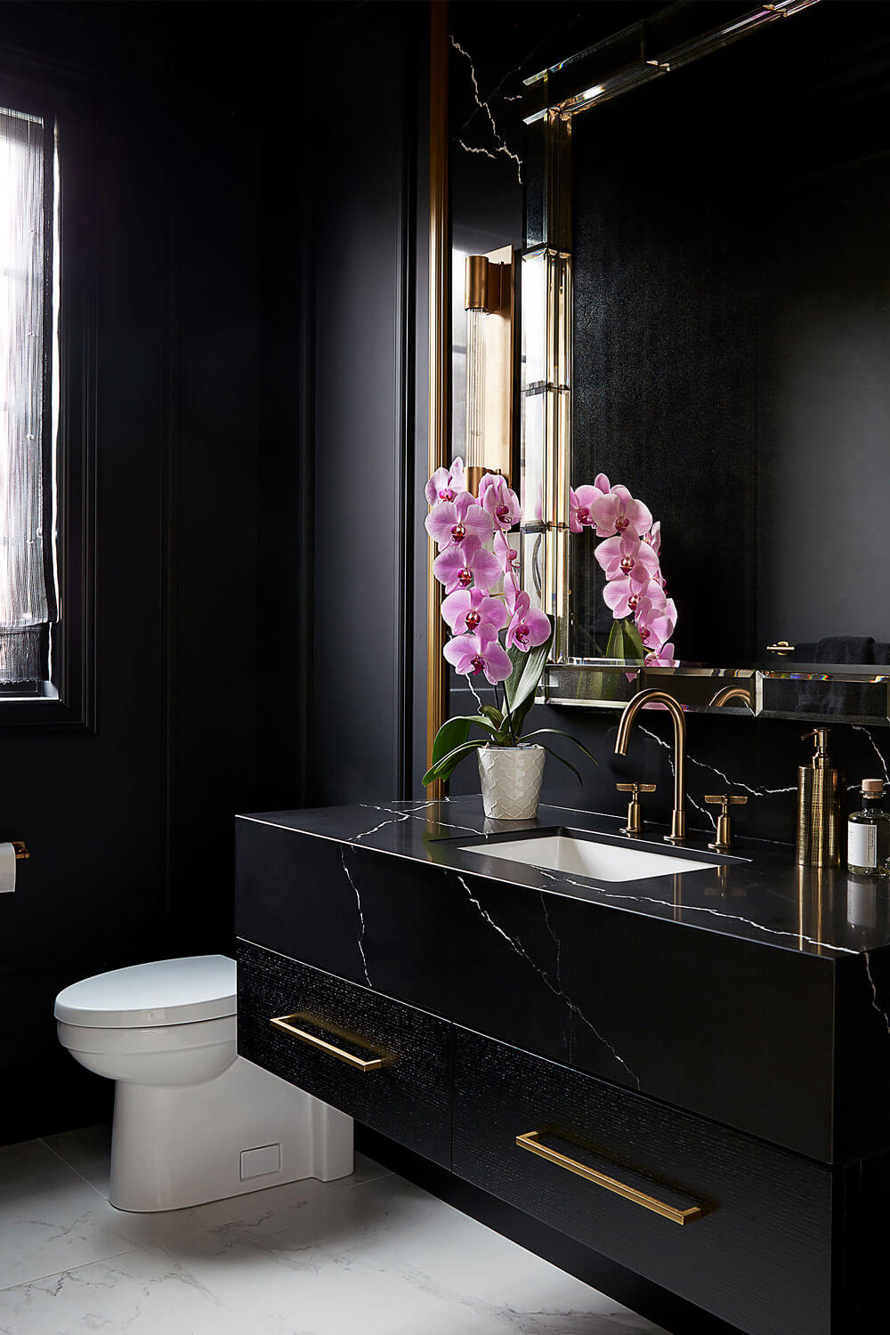 25 Small Black Bathroom Ideas for Modern Look