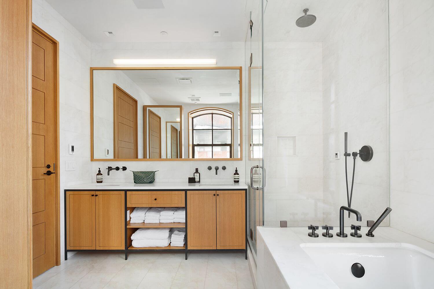 contemporary-bathroom-manhattan-loft-jonah-hill-nordroom