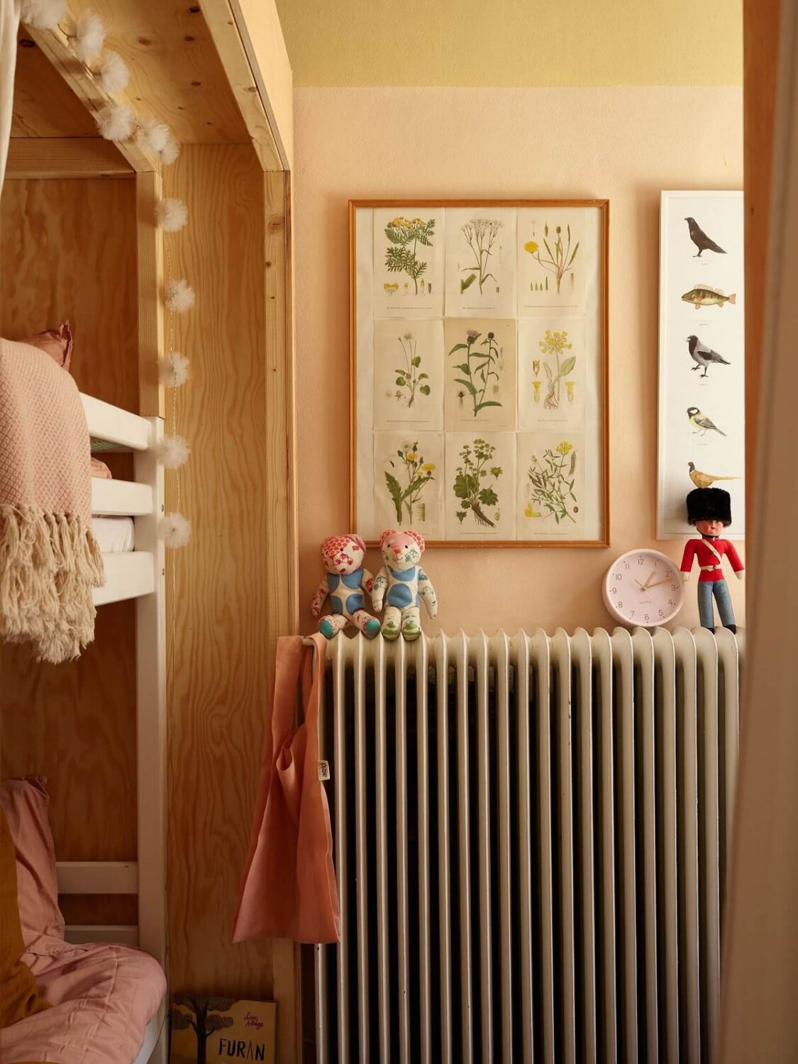 diy-yellow-kids-bedroom-bunk-beds-vintage-apartment-nordoom