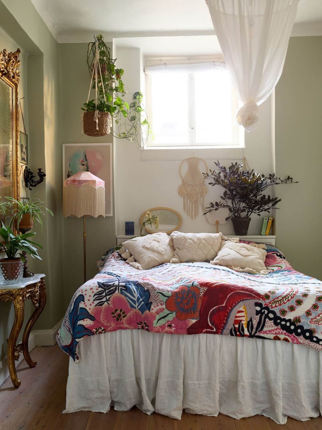 green-bedroom-hanging-plants-nordroom