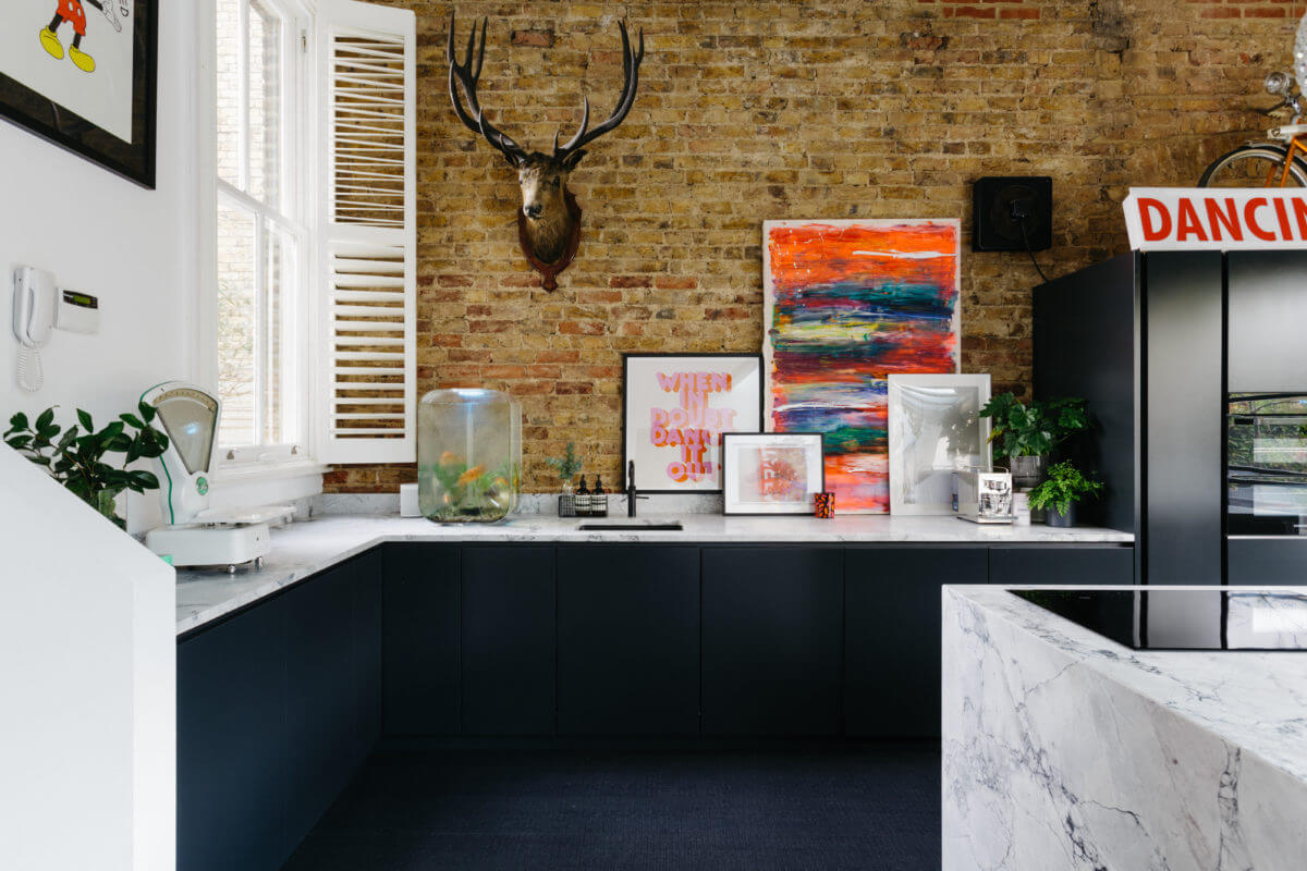modern-black-white-kitchen-brick-wall-victorian-house-london-nordroom
