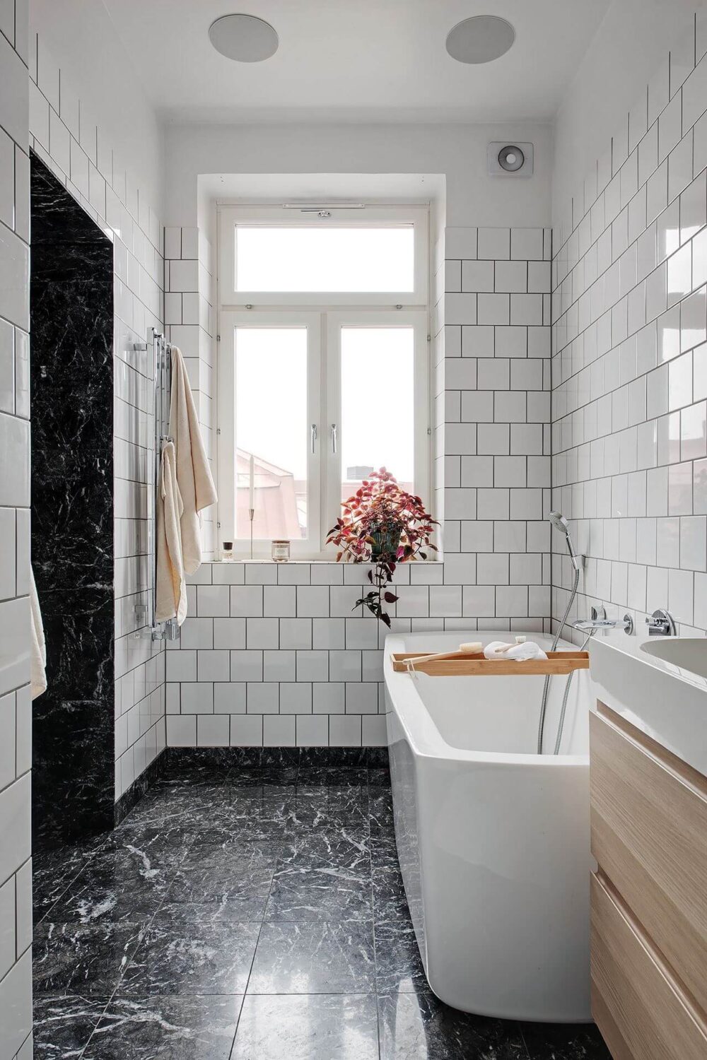 simple-bathroom-black-marble-floor-freestanding-bath-nordroom