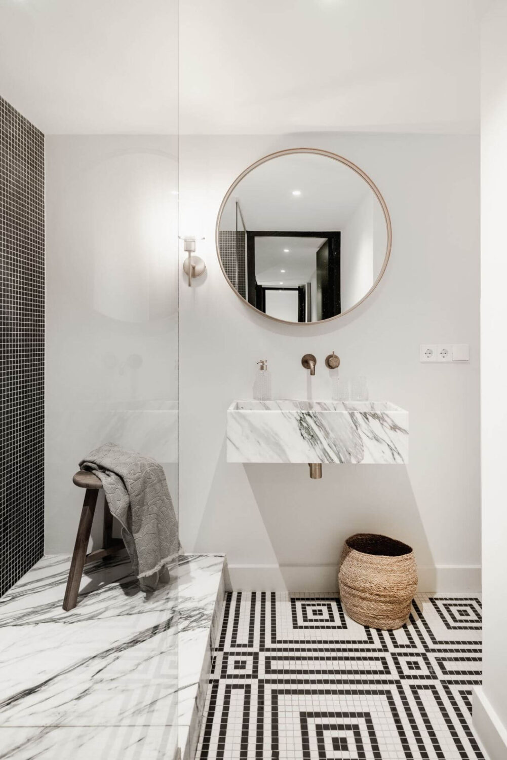 simple-bathroom-design-geometric-floor-tiles-marble-shower-nordroom