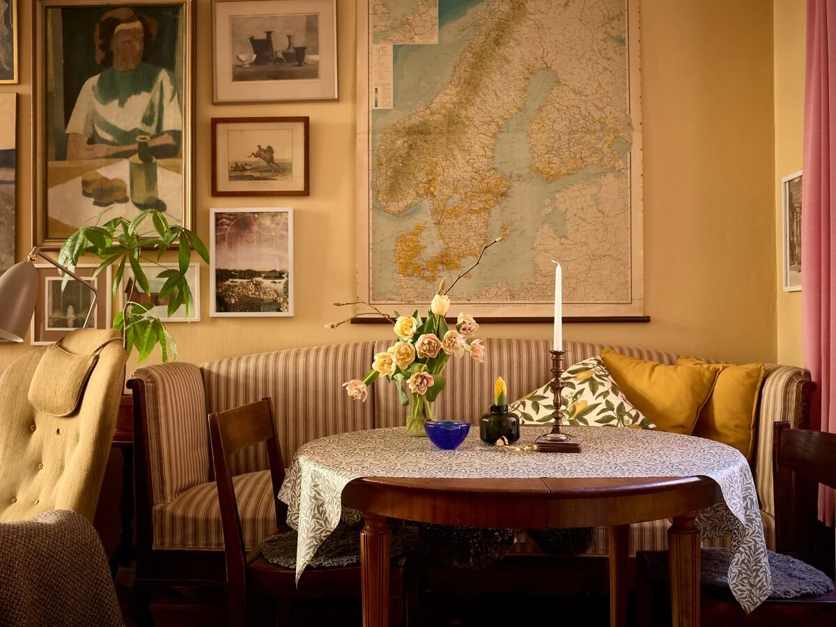 vintage-dining-nook-yellow-walls-nordroom