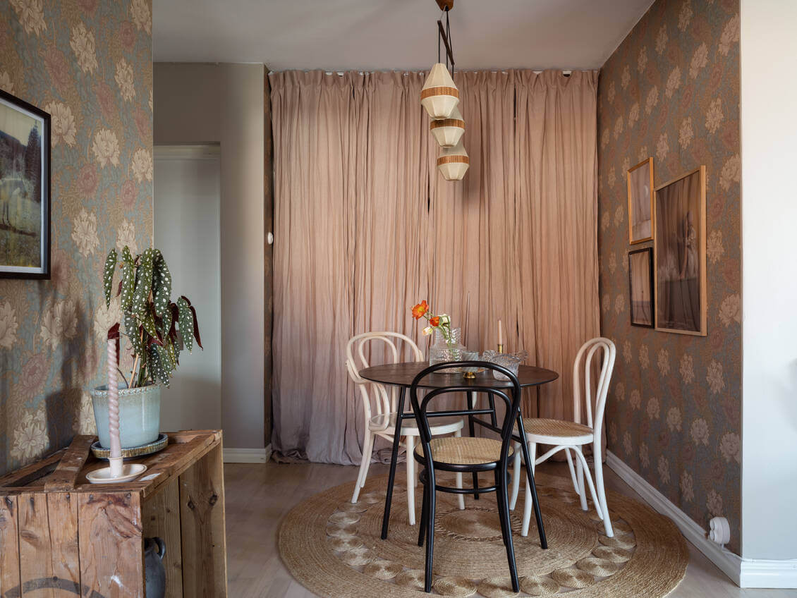 warm-dining-room-curtain-william-morris-wallpaper-nordroom