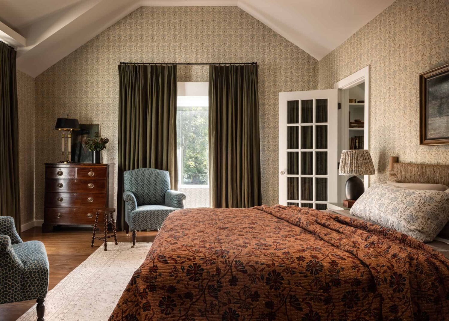 Heidi-Caillier-Design-Hudson-Valley-house-bedroom-wallpaper-eaves-cozy-old-beams-nordroom