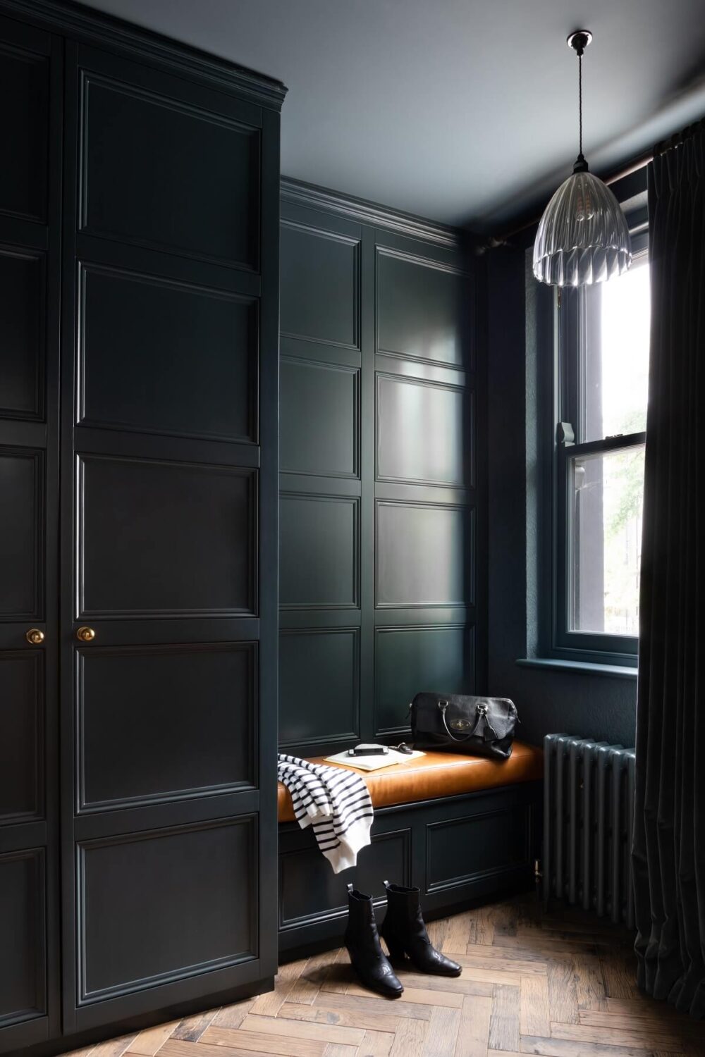 dark-blue-hallway-bench-wardrobes-victorian-home-london-nordroom