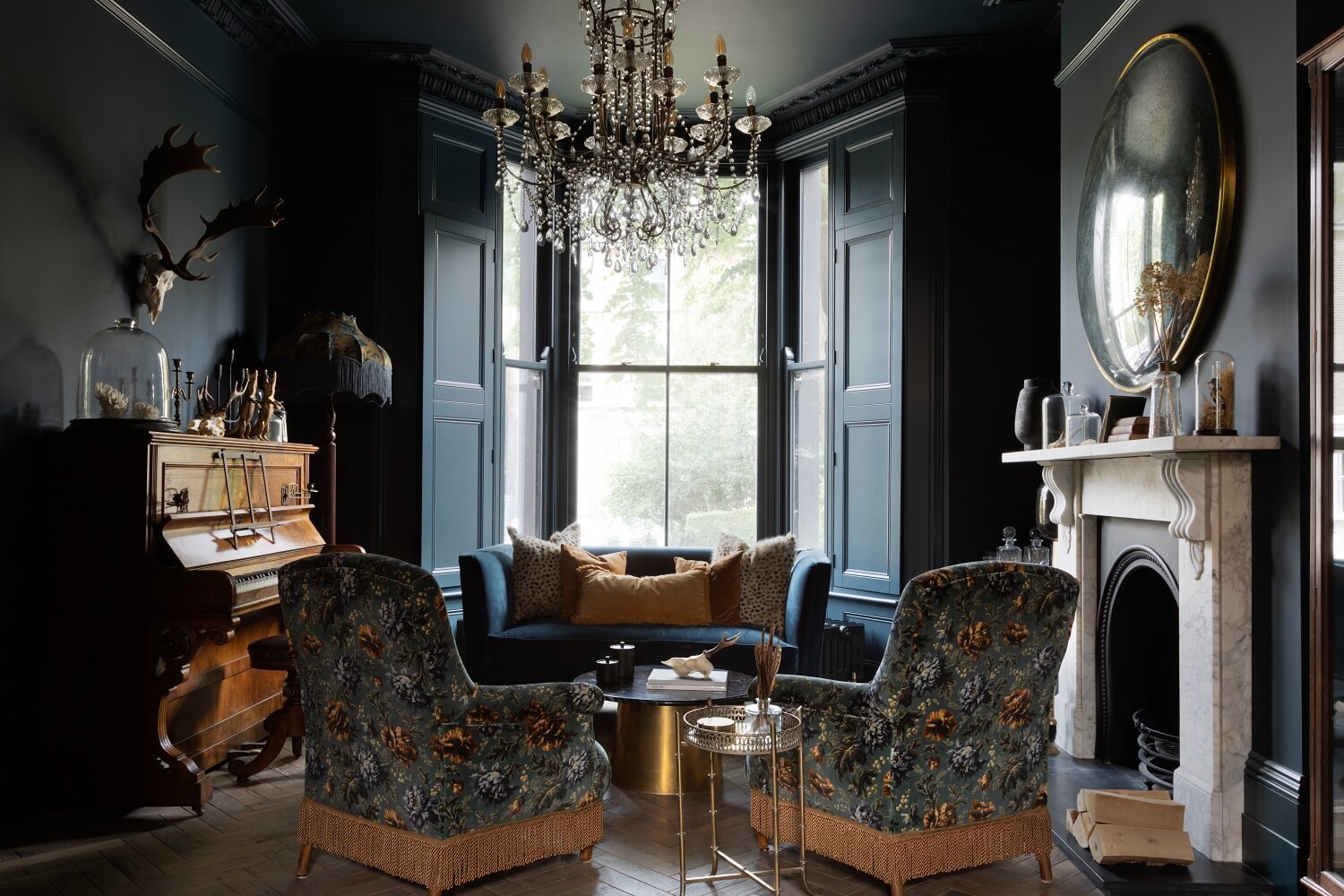 dark-blue-sitting-room-fireplace-antique-furnishings-victorian-home-london-frank-and-faber-nordroom