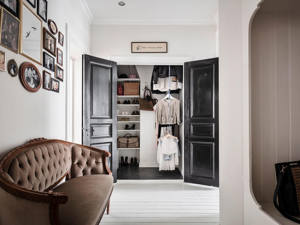 hallway-built-in-wardrobe-black-wooden-doors-nordroom