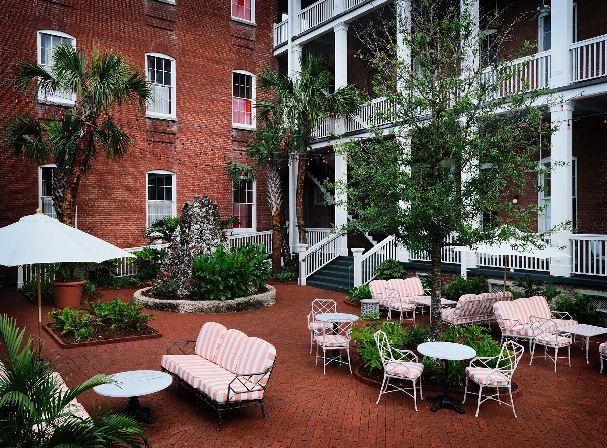 hotel-saint-vincent_new-orleans_lambert-macguire-design-outdoor-terrace-nordroom