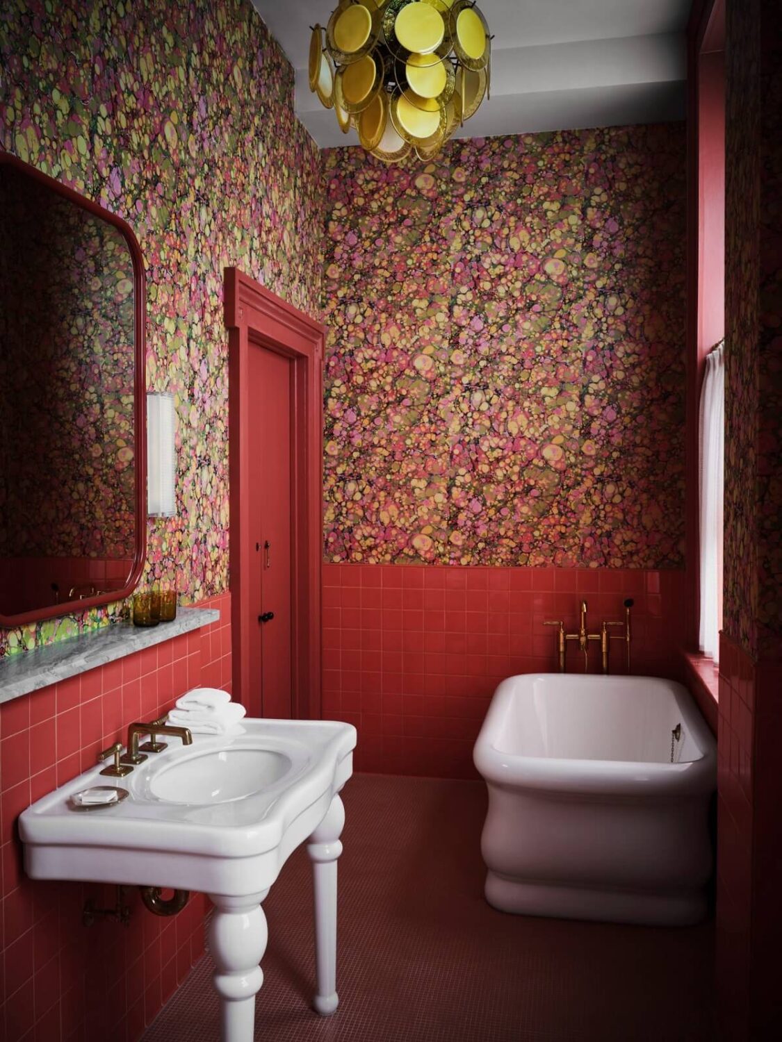 hotel-saint-vincent_new-orleans_lambert-macguire-design-pink-bedroom-wallpaper-nordroom