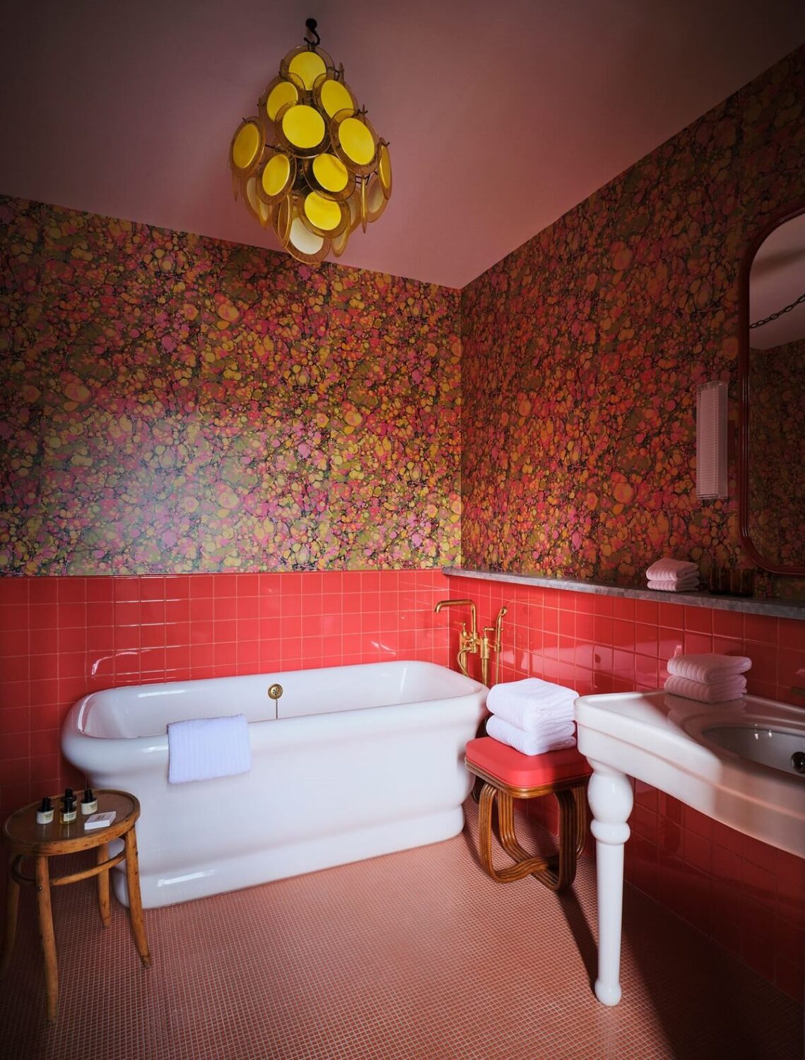 hotel-saint-vincent_new-orleans_lambert-macguire-design-pink-vintage-style-bathroom-nordroom